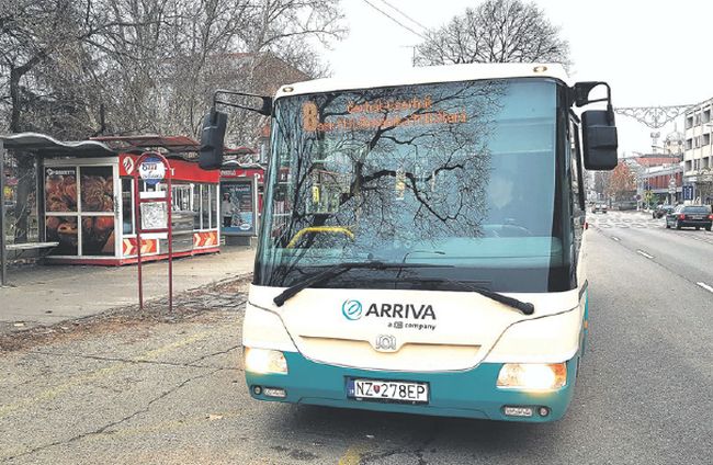 Autobusy vozia Komárňanov zadarmo už viac ako tri týždne.