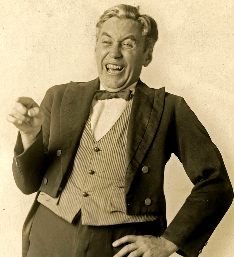 „Musíte ma rozosmiať, keď sa budem zabávať ja, budú sa smiať aj diváci,“ opakoval vraj hercom pri nakrúcaní filmov Mack Sennett (na snímke z roku 1919). 
