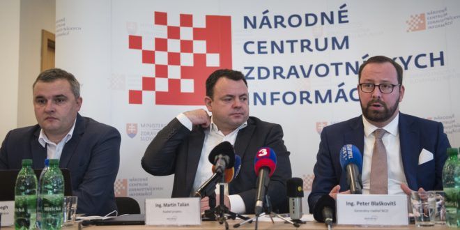 Národné centrum zdravotníckych informácií pod vedením Petra Blaškovitša (vpravo) chce elektronické péenky spustiť v roku 2022.