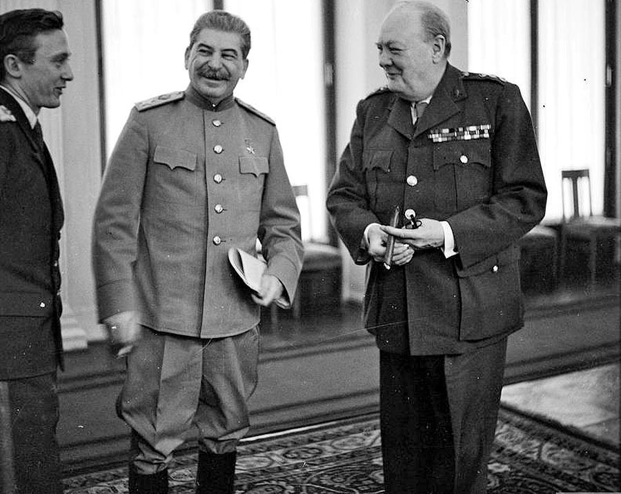 Stalin a Churchill počas prestávky v rokovaniach. Britský premiér sovietskemu vodcovi príliš nedôveroval.