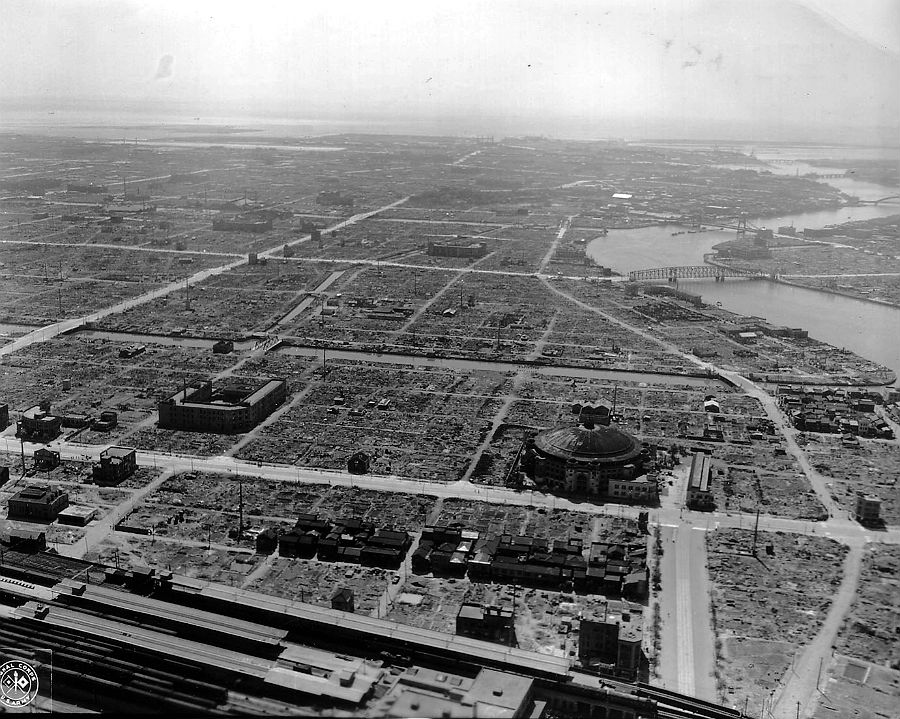 Japonská metropola po americkom nálete z 10. marca 1945. Plamene zničili prakticky všetko na ploche takmer 40 štvorcových kilometrov.