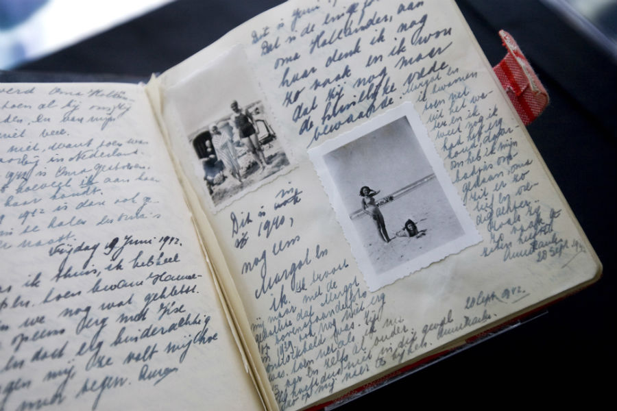 Zápisník, z ktorého si Anna Franková urobila denník, dostala k 13. narodeninám v júni 1942, posledné riadky doňho napísala tri dni pred zatknutím 1. augusta 1944.