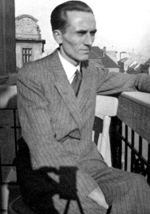 Členom medzinárodnej komisie, ktorá v Katynskom lese skúmala pozostatky obetí masového vraždenia bol aj slovenský patológ a šéf štátnej zdravotnej služby František Šubík (známy aj ako básnik pod pseudonymom Andrej Žarnov).