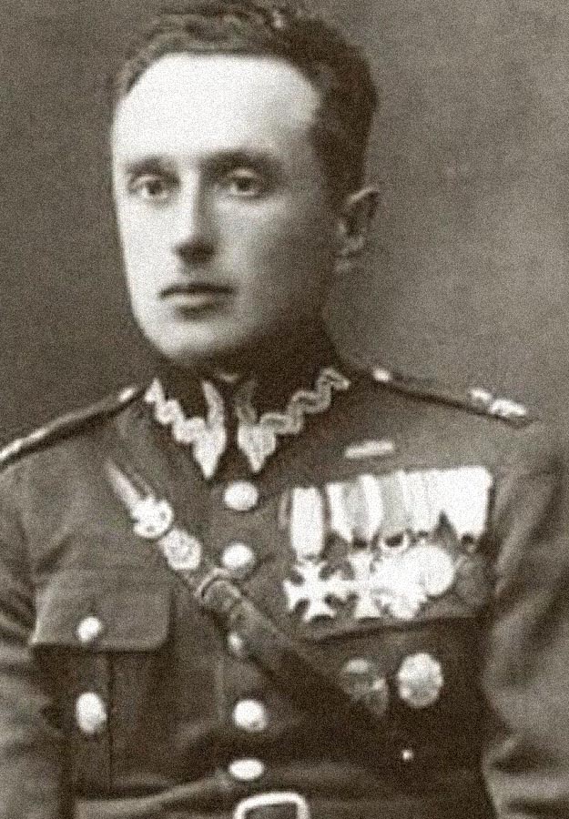 Major poľskej armády Adam Solski bol jedným z tých, ktorí si v sovietskom zajatí písali denník. Spolu s ďalšími osobnými vecami sa našiel v masovom hrobe pri jeho telesných pozostatkoch.