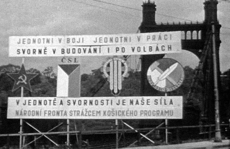 V Československu začal po vojne fungovať systém takzvaného Národného frontu, ktorý určoval, ktoré strany a organizácie môžu v spoločnosti pôsobiť a ktoré budú zakázané.  