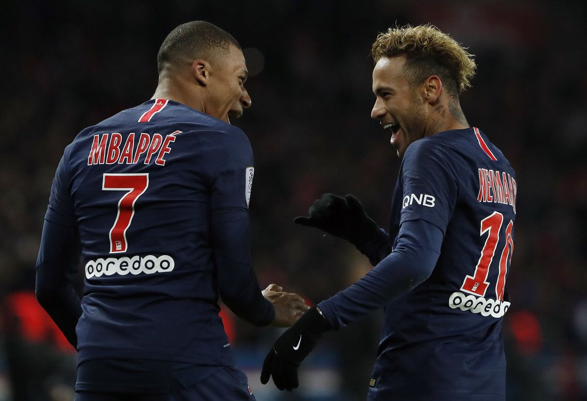 Dvojica najdrahších futbalistov súčasnosti hrá spolu v jednom tíme, respektíve v útoku. Cena Kyliana Mbappého a Neymara však v súčte poklesla o 52 miliónov eur.