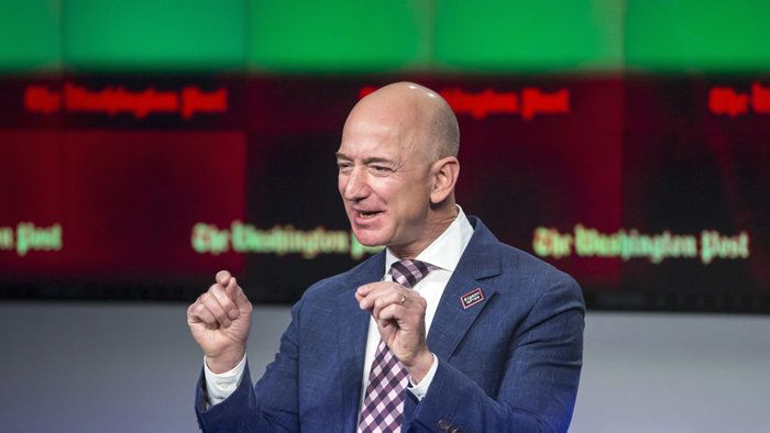 Zakladateľ a CEO Amazonu Jeff Bezos je stále najbohatší muž na svete.