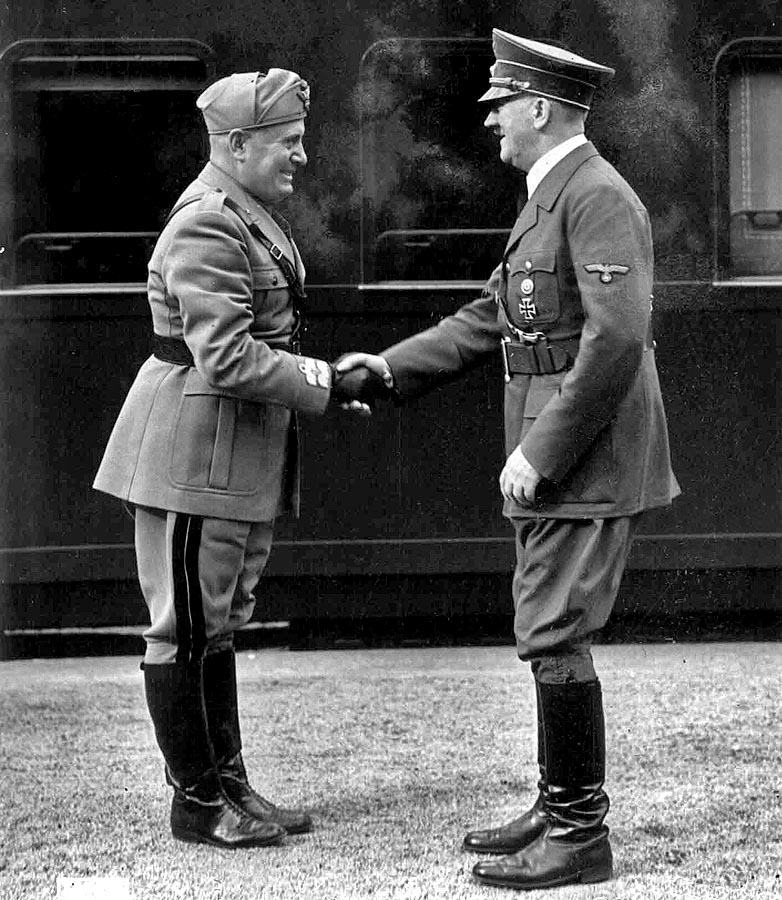 S Adolfom Hitlerom si Mussolini postupne vybudoval veľmi blízky vzťah, ktorý pretavili aj do vojenského spojenectva.