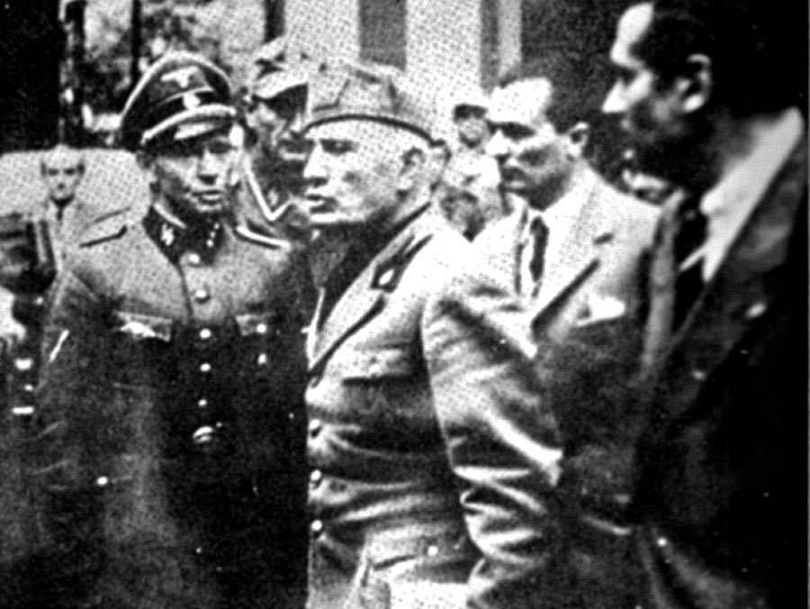 Posledná snímka živého Benita Mussoliniho na verejnosti. Vznikla 25. apríla 1945 v Miláne.