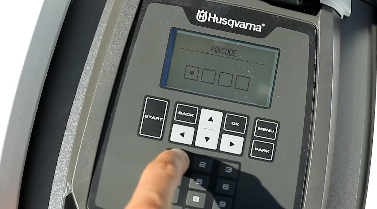 Robotická kosačka Husqvarna displej