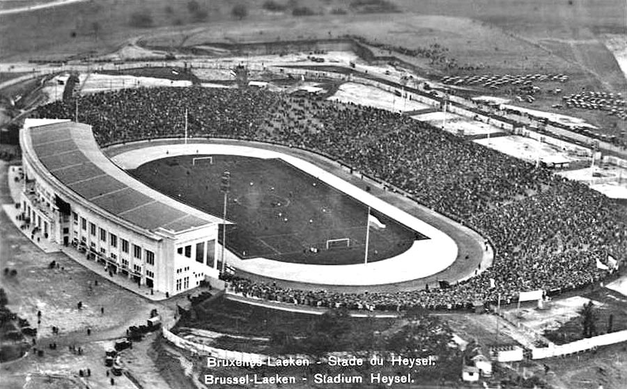 Štadión Heysel v Bruseli postavili ešte v roku 1930 a pre konanie takého rizikového zápasu, akým bolo v máji 1985 finále PEM medzi Liverpoolom a Juventusom, nebol  z bezpečnostného hľadiska práve najvhodnejší.