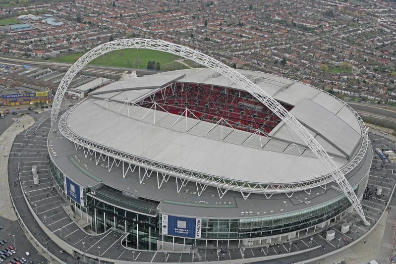 Prestavba legendárneho štadióna Wembley vyšla v roku 2007 na necelých 800 miliónov libier, čo by v súčasnosti predstavovalo sumu 1,06 miliardy libier.