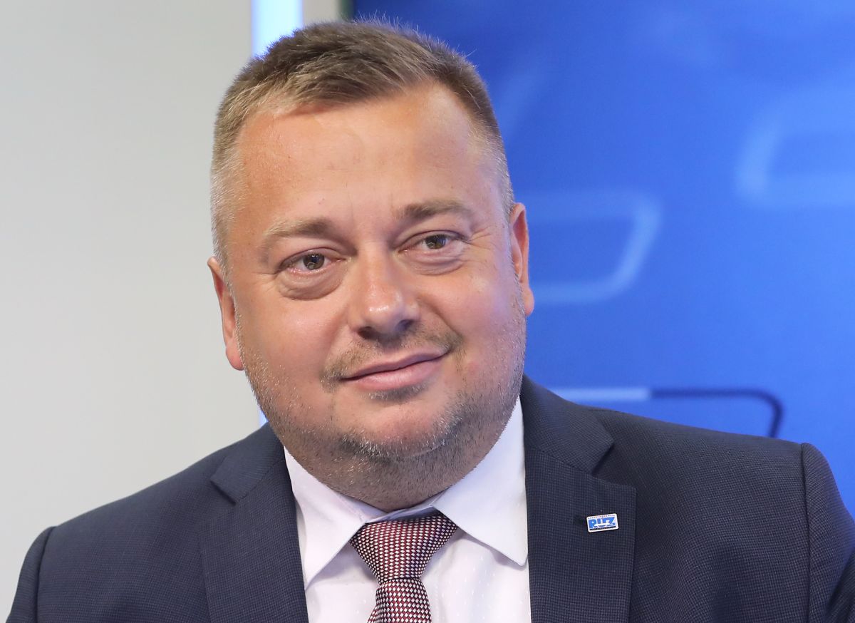 711d5660-cfc0-4a93-af63-3b7aad7370c9