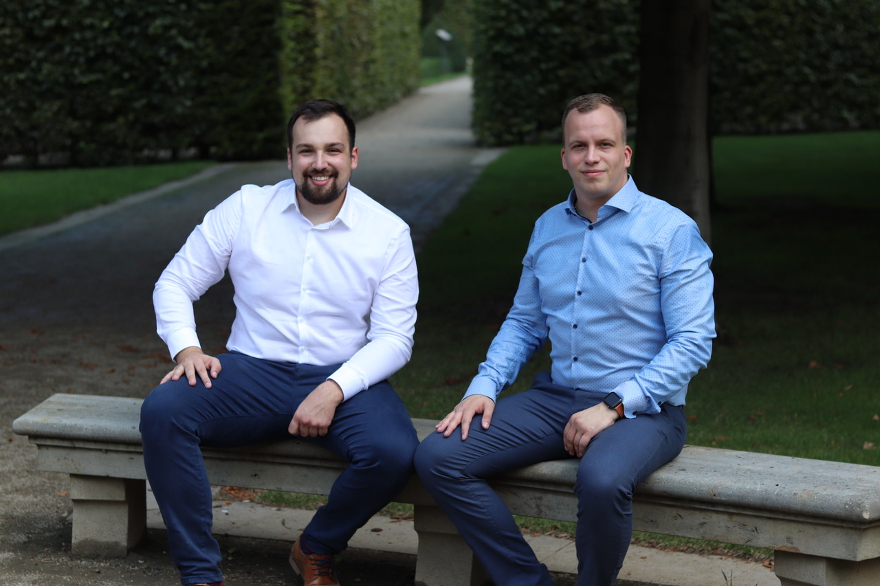 Peter Mariš (vľavo) a Milan Božik, zakladatelia slovenskej fintech spoločnosti CRYPTON DIGITAL, SE