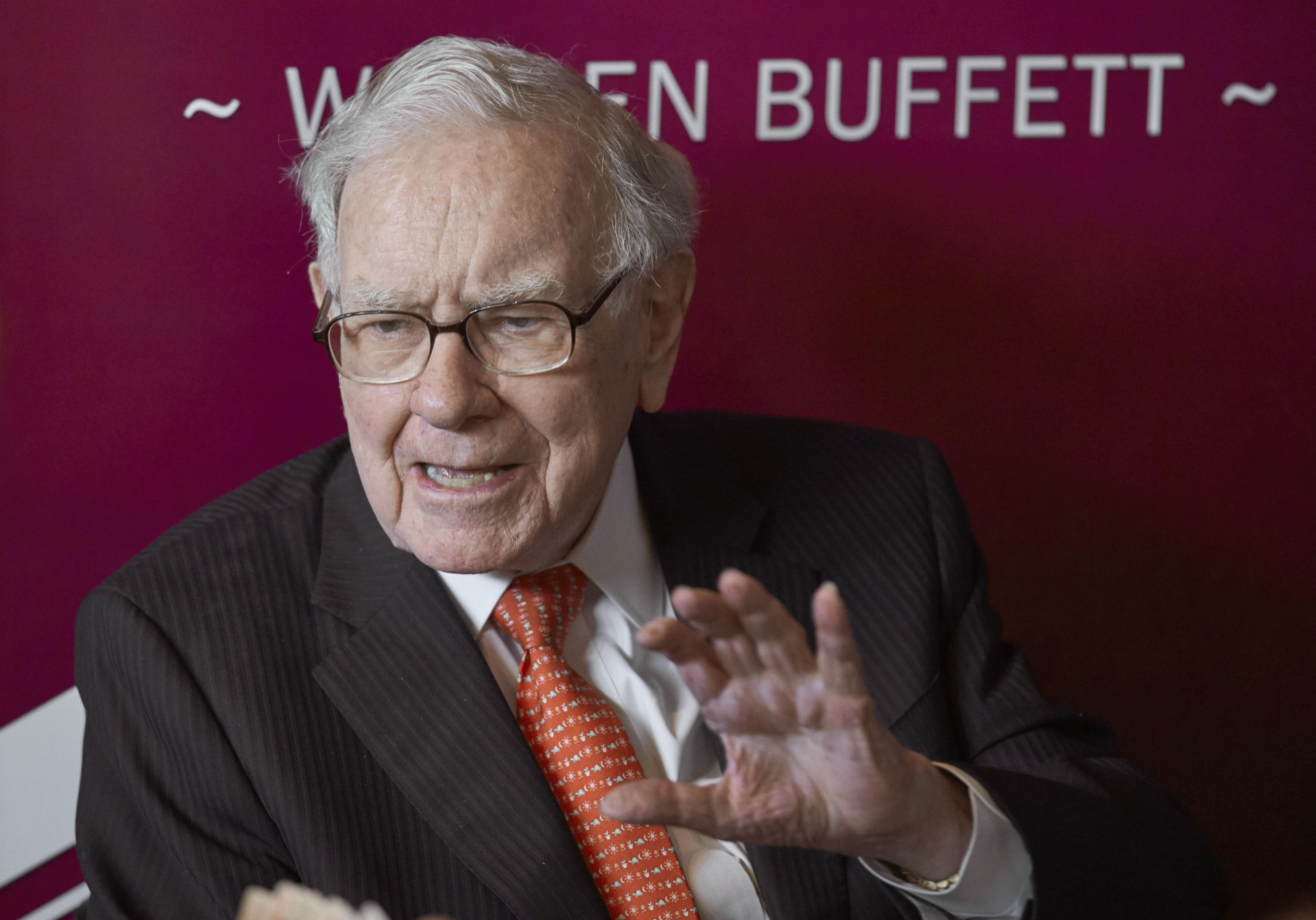 Slávny investor Warren Buffett kolegov zaskočil zameraním sa na japonské komoditné spoločnosti.