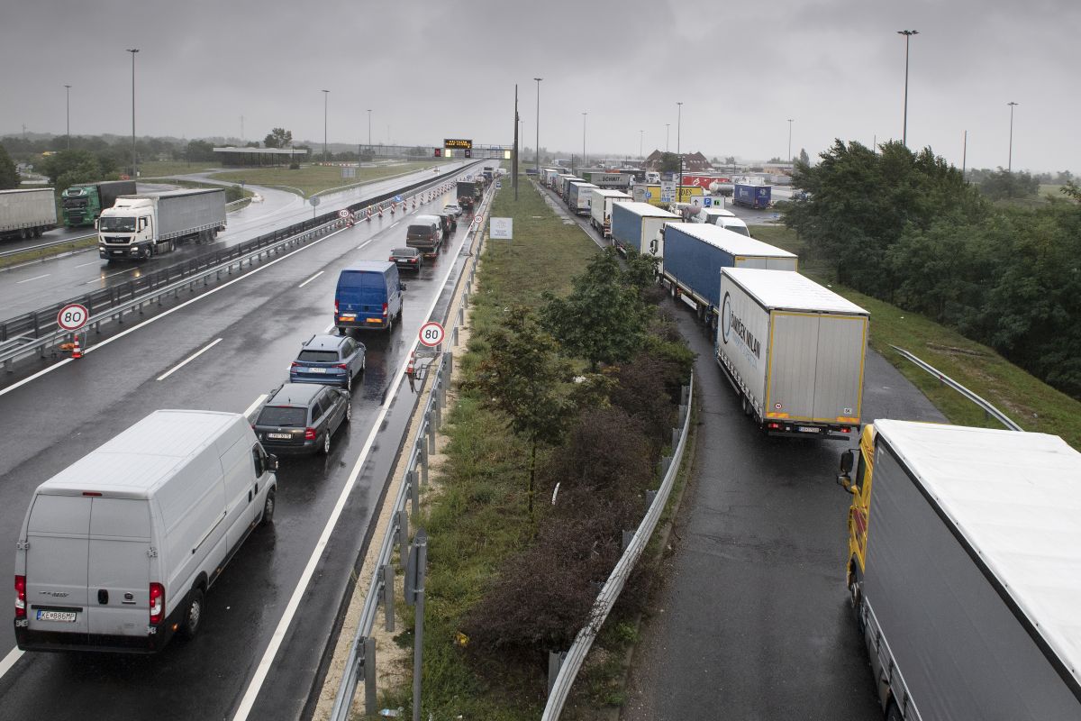 f43132de-9fcb-427c-a8b4-0f59eda00307