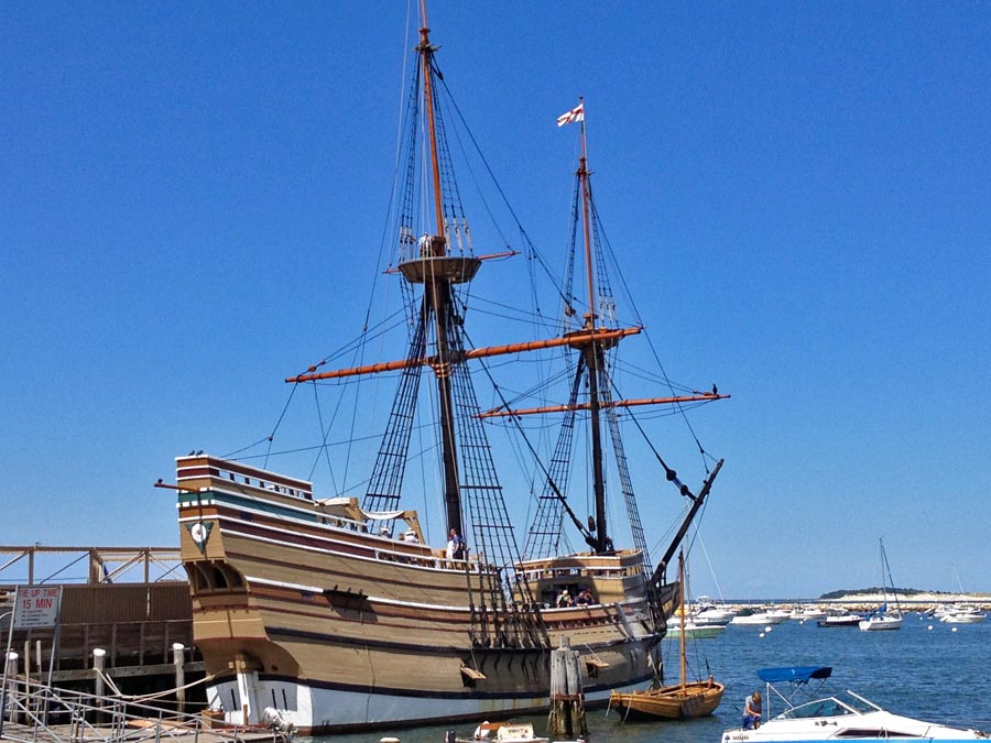 Replika lode Mayflower kotví v prístave Plymouth v americkom štáte Massachusetts.