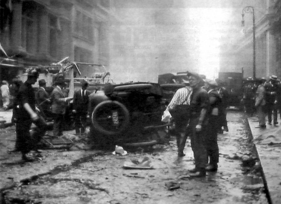 Situácia na Wall Street krátko po výbuchu bomby 16. septembra 1920.