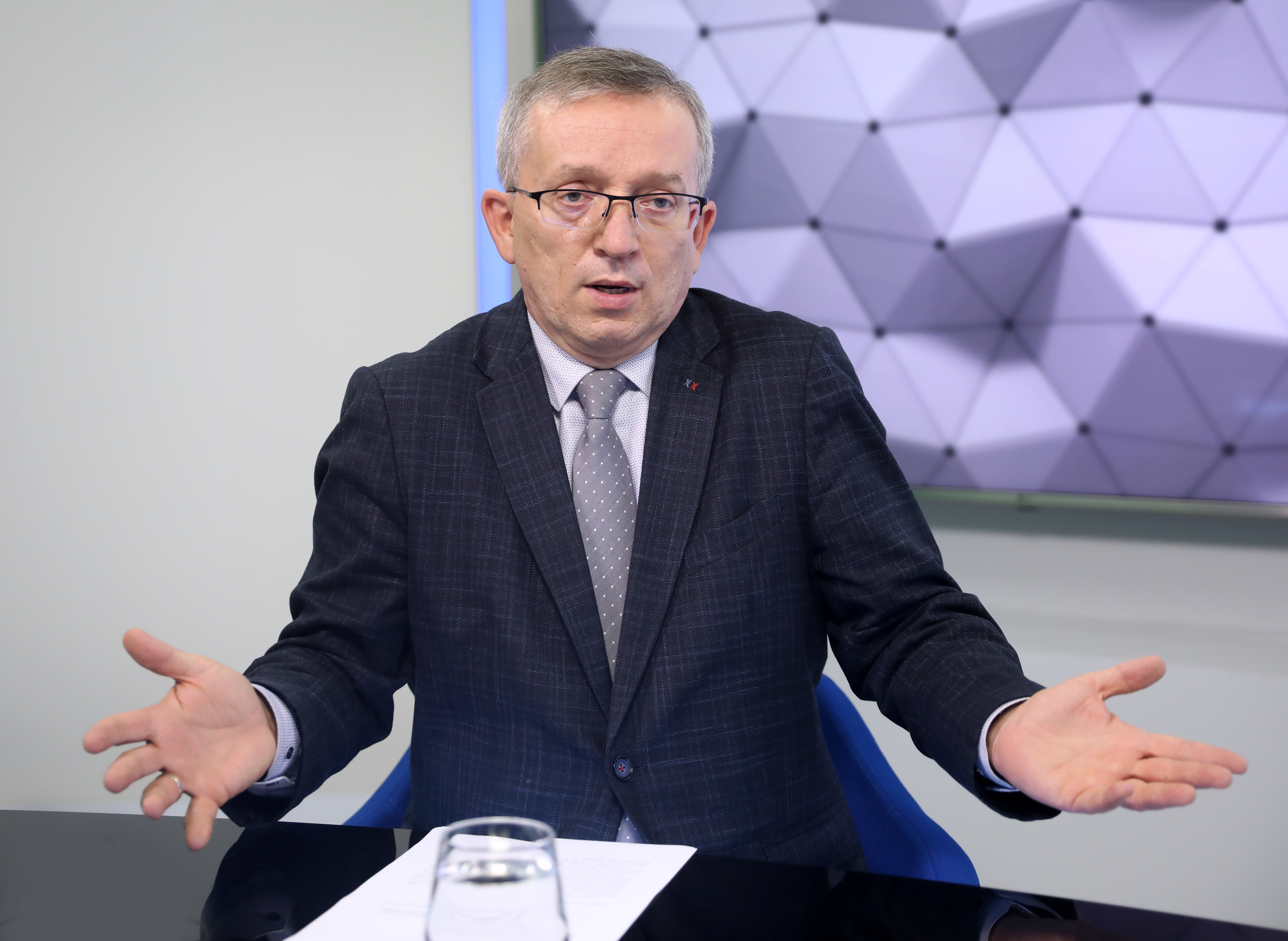 18b66701-0dd2-498a-9d94-4c92823a4b63