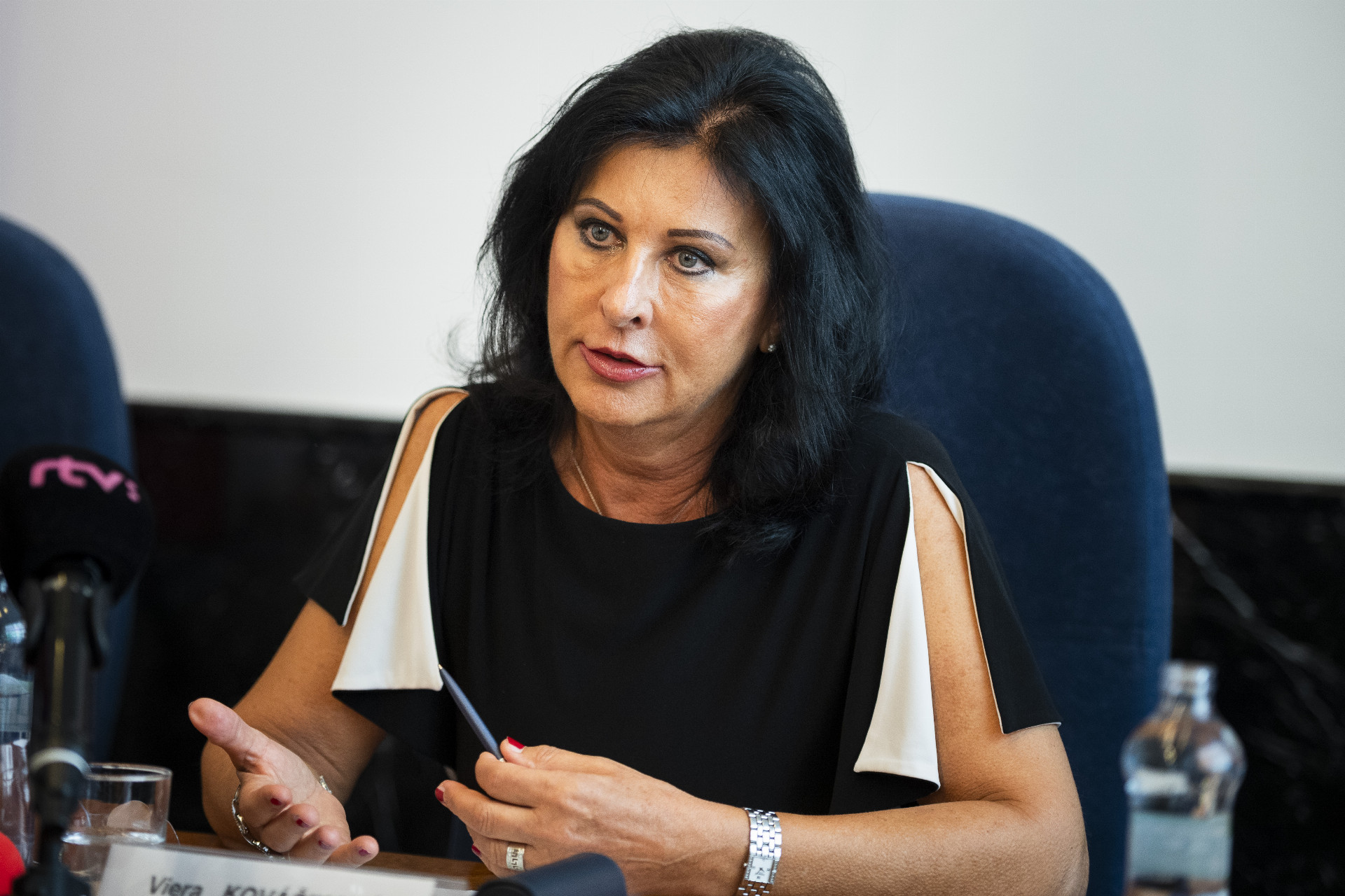 2bab7a04-7b98-43b7-8141-a6b364307af0