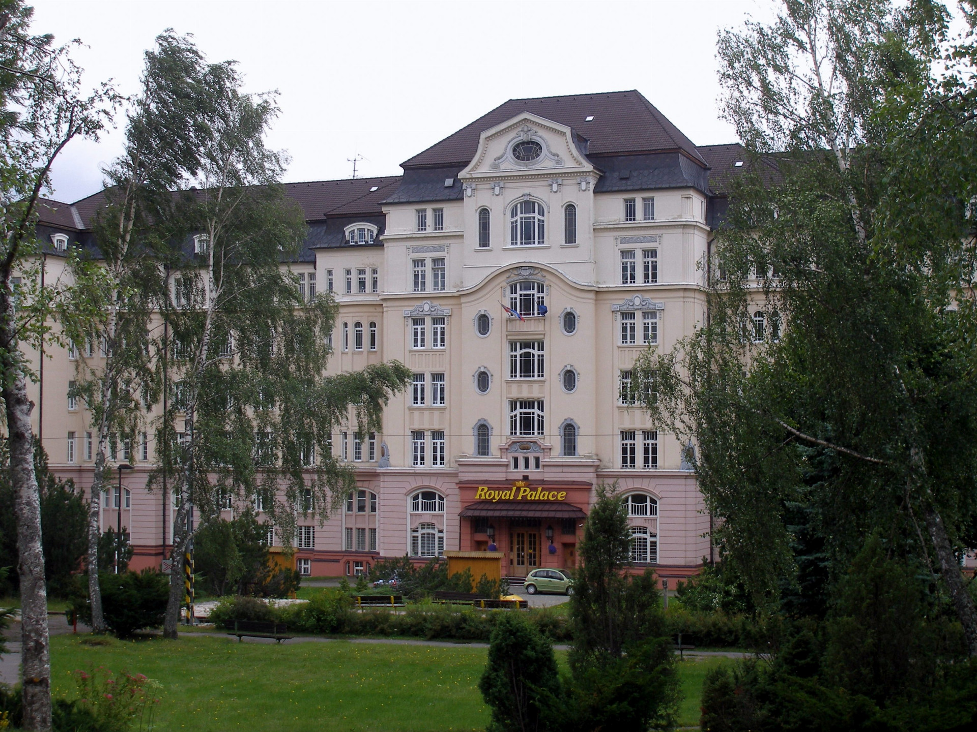 Návštevníci by sa do sanatória spojeného s hotelom mohli vrátiť v roku 2024.
