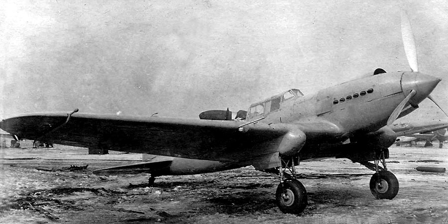 Prototyp lietadla Il-2, ktorý konštruktéri predstavili a začali testovať v októbri 1939. Kým sa stroj dostal do sériovej výroby, prešiel výraznými zmenami.