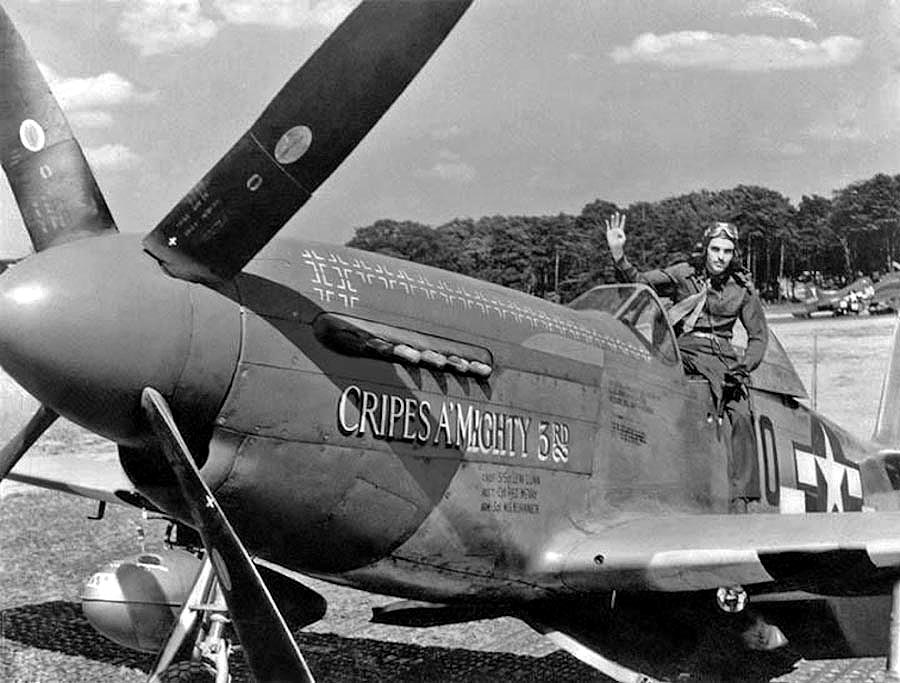 Letecké eso major George Earl Preddy Jr. Bol jedným z najúspešnejších amerických pilotov druhej svetovej vojny a väčšinu svojich vzdušných víťazstiev dosiahol práve na stíhačke P-51 Mustang.
