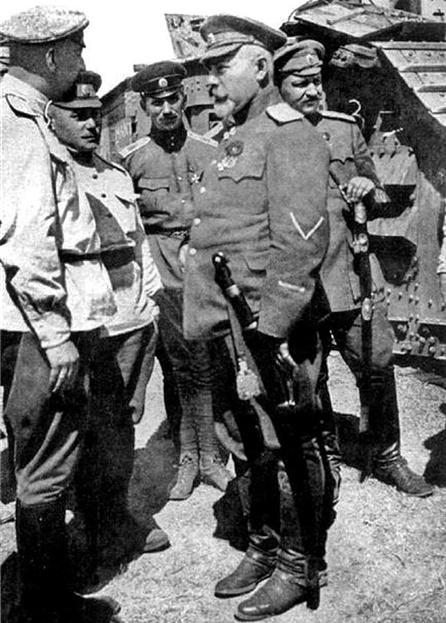 Jednou z ústredných postáv protiboľševického odporu bol generál Anton Denikin. 