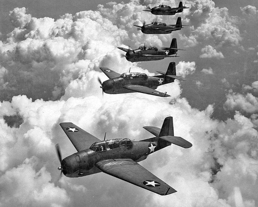 Letka amerických torpédových bombardérov Avenger. Podobné v decembri 1945 záhadne zmizli v oblasti Bermudského trojuholníka.