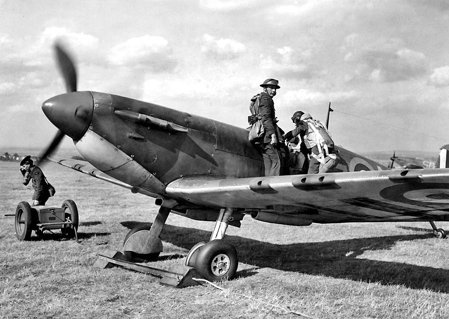 Jedna z prvých verzií stíhačky Supermarine Spitfire. Počas bitky o Britániu ich ešte vo výzbroji RAF veľa nebolo, prevahu mali stroje Hawker Hurricane.