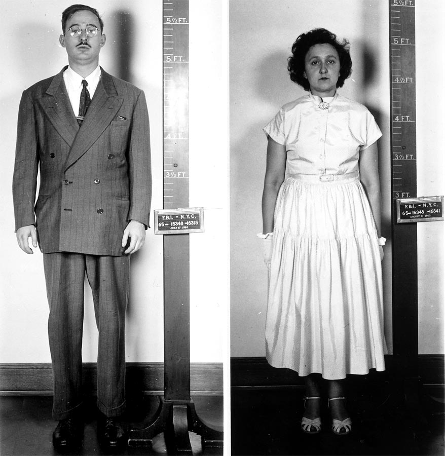 Julius a Ethel Rosenbergovci po zatknutí v lete 1950.