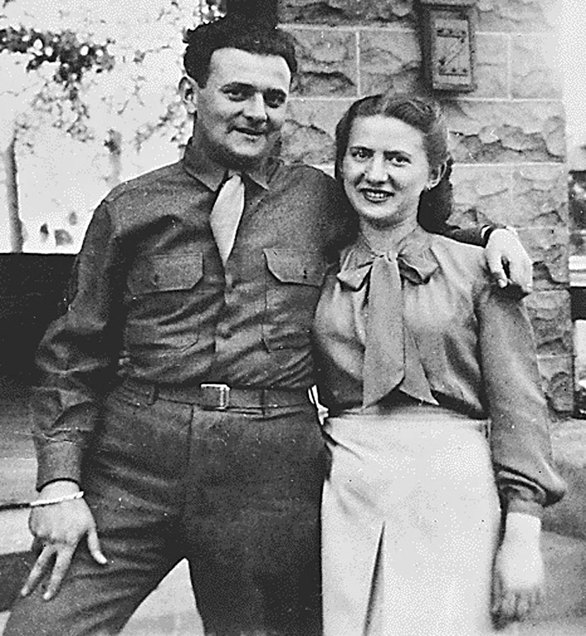 David Greenglass s manželkou Ruth. Práve ju chcel uchrániť pred stíhaním, a tak na súde údajne krivo svedčil proti svojej sestre Ethel Rosenbergovej.