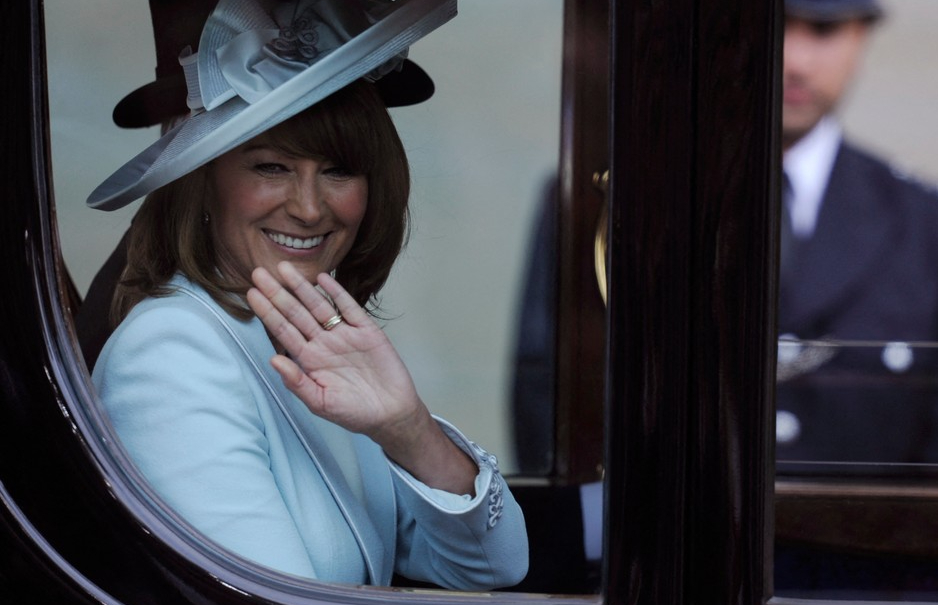 Mama vojvodkyne Kate Carole Middleton vyzerá naozaj skvelo