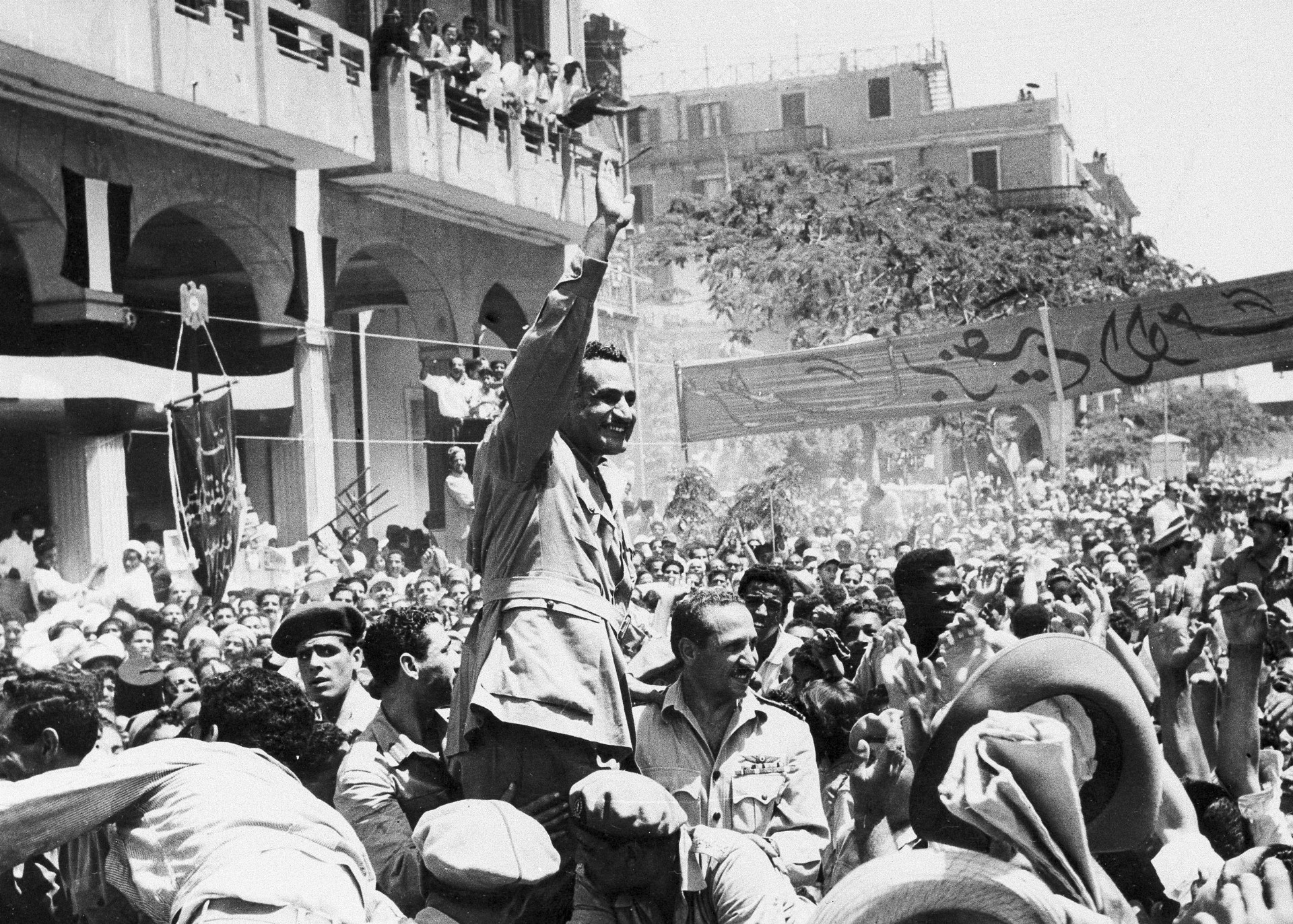 Egyptský prezident Džamál Násir 18. júna 1956 po prevzatí kontroly nad Suezským prieplavom.