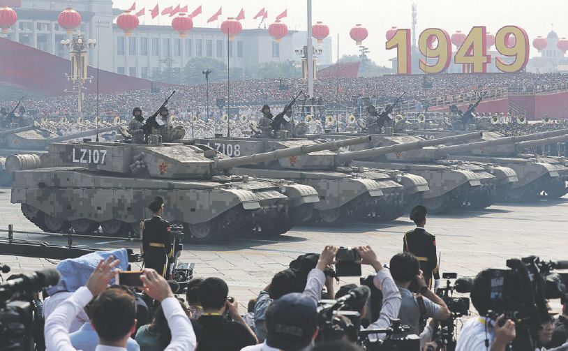 Čína pravidelne organizuje na Námestí nebeského pokoja v Pekingu veľkolepé prehliadky svojej vojenskej sily.