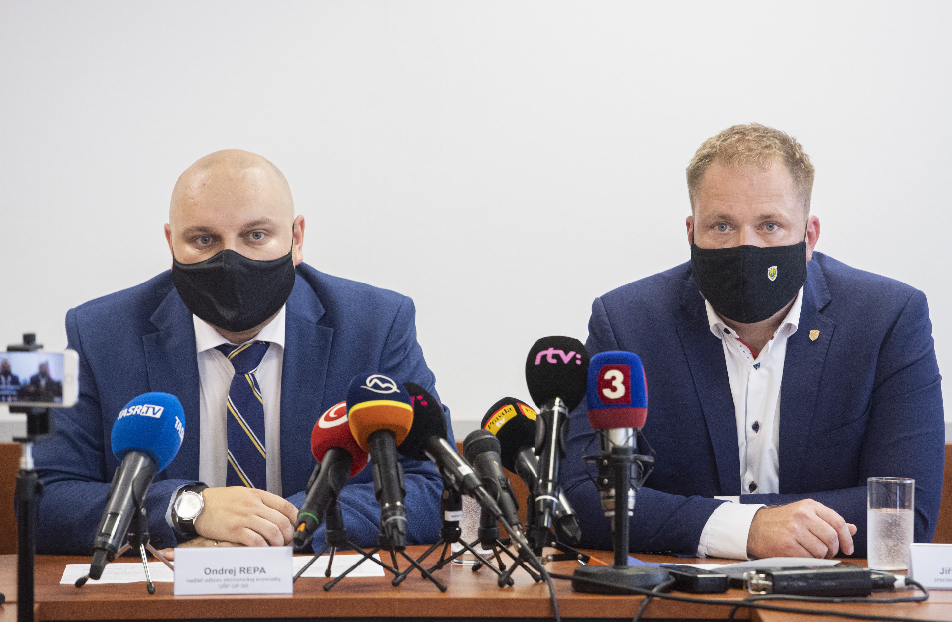 052d9d24-b9bc-4055-84bd-5efb7e3cc8c8