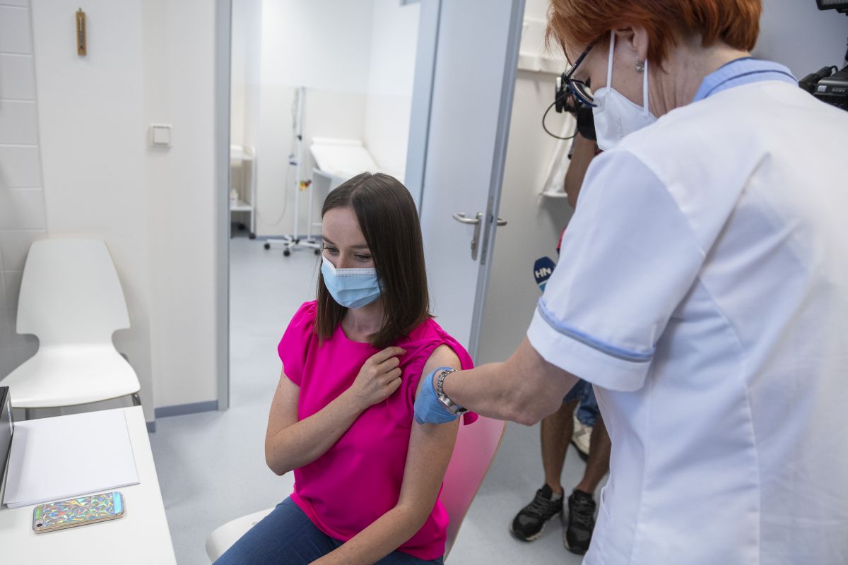 Situácia s koronavírusom sa na Slovensku zlepšila aj vďaka očkovaniu (ilu)