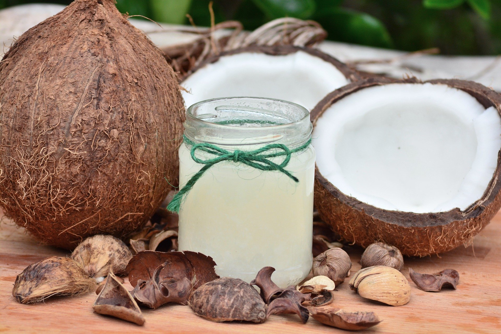 Síce má kokosový olej dosť tuku, no pre tvoju pleť a pokožku je naozaj skvelý (ilu)