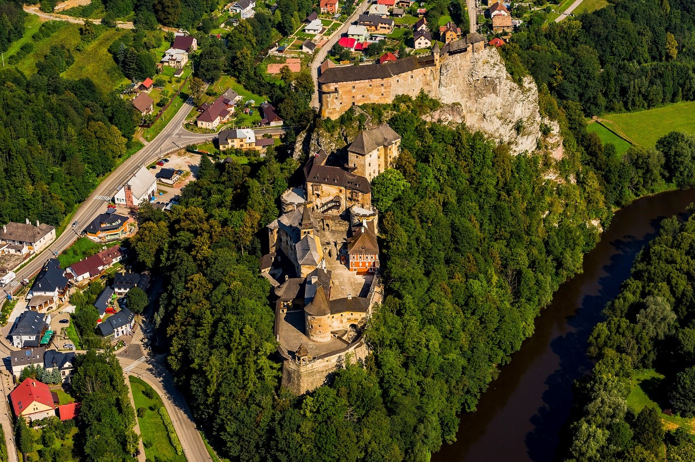 Oravský hrad je jedným z najkrajších slovenských hradov (ilu)