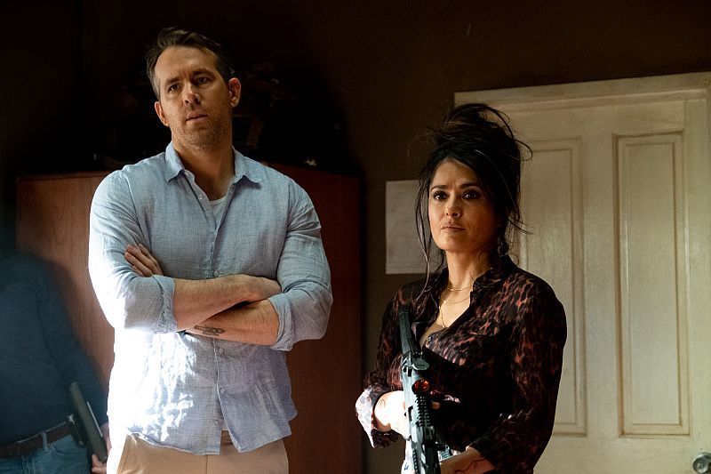 Ryan Reynolds si berie sabbatical, Salma Hayek a Samuel L. Jackson sú proti. Akčná pecka Zabijakov osobný strážca 2 mieri do kín