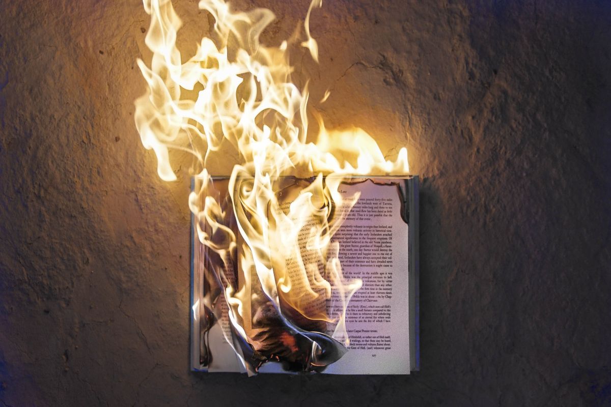 Mnohé z týchto zakázaných kníh dokonca pálili (ilu)