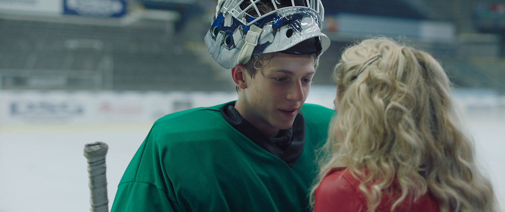 Teenage film o hokeji, šikane a láske s názvom Smečka príde do kín od 5. augusta