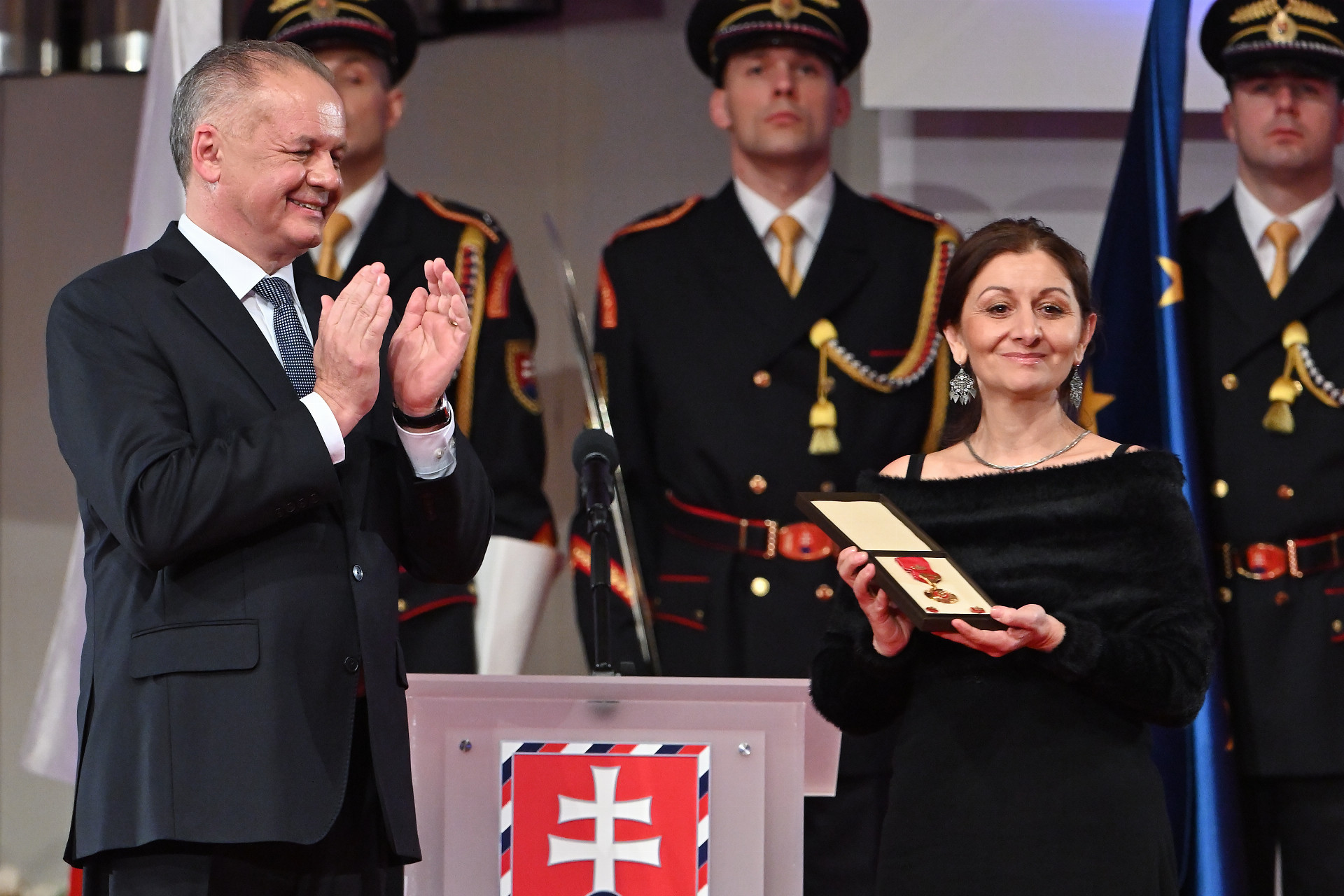 c9fd64f1-4b99-439b-9e39-a751ea6128b5