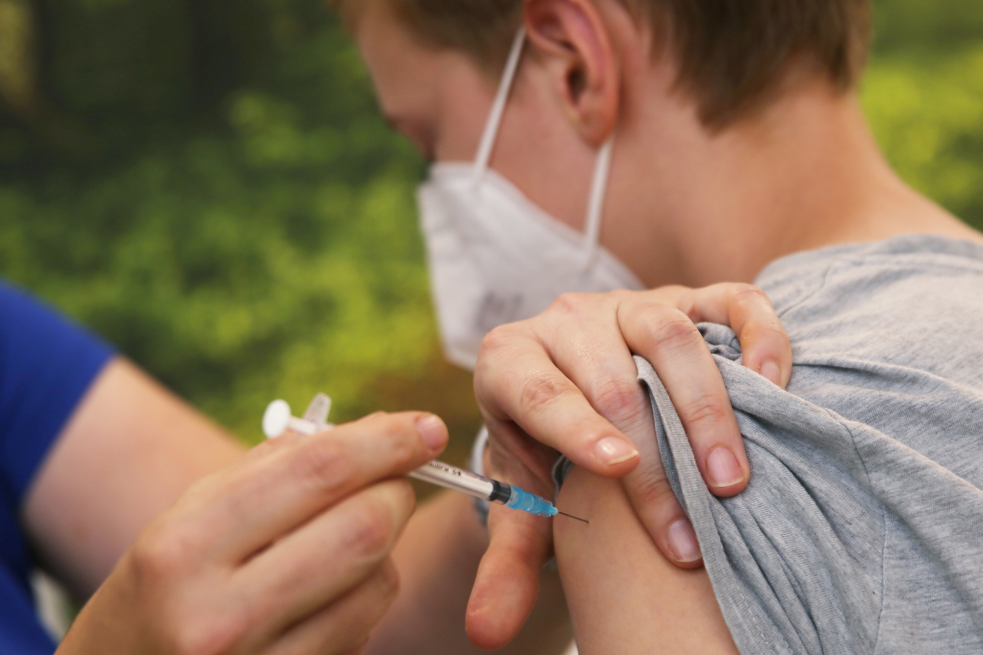 Česko chce očkovať treťou dávkou vakcíny proti koronavírusu (ilu)