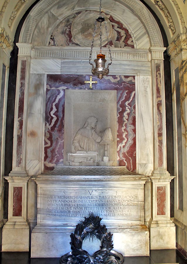 Interiér Danteho hrobky v Ravenne, postavenej v roku 1780.