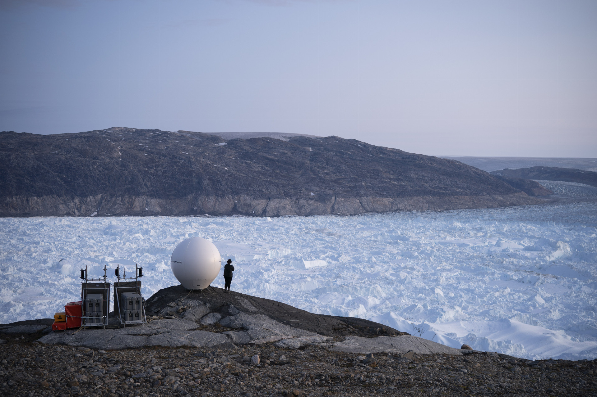 Ozónová diera vzniká počas zimy a jari nad Antarktídou (ilu)