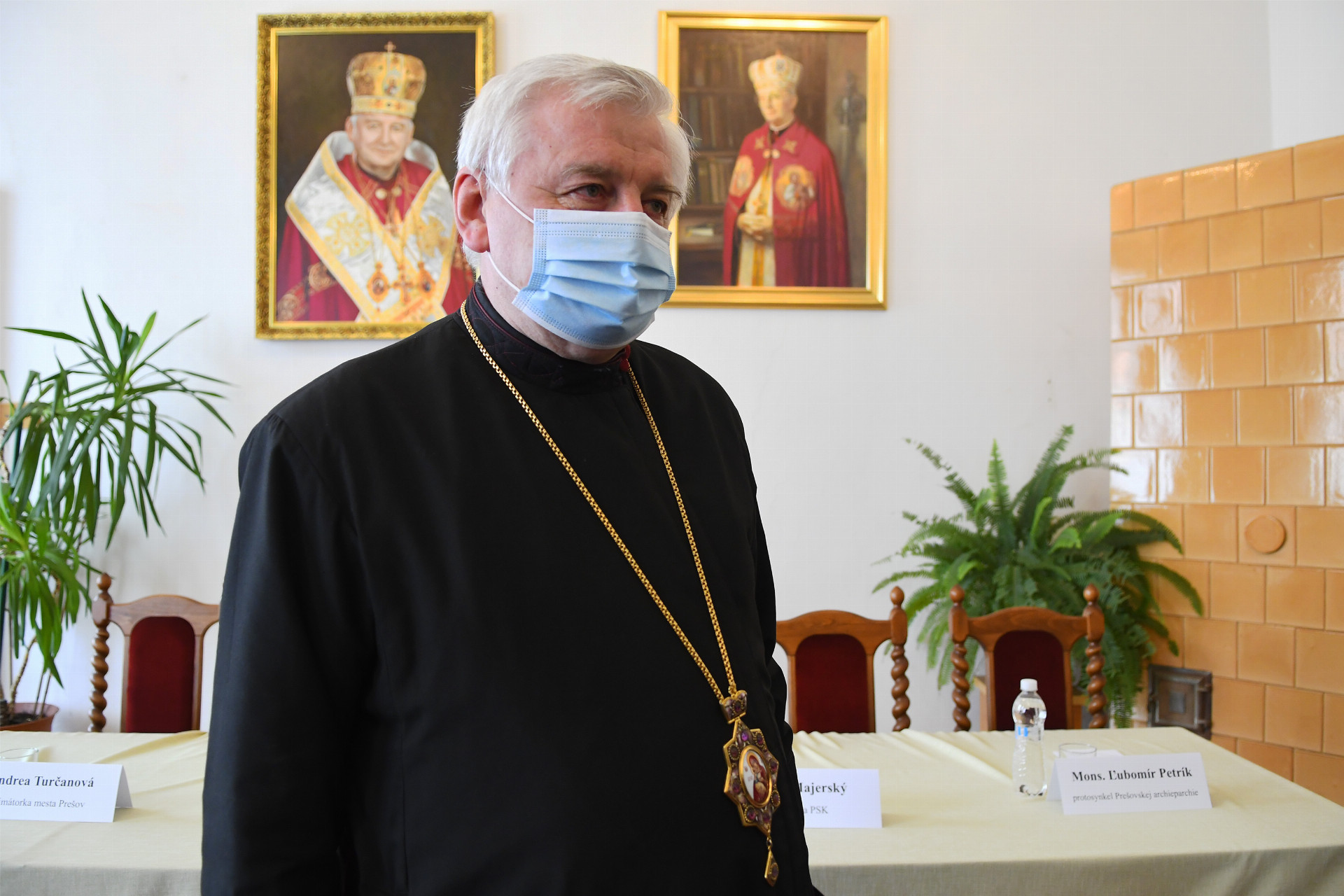 Prešovský arcibiskup sa nakazil na návšteve pápeža (ilu)