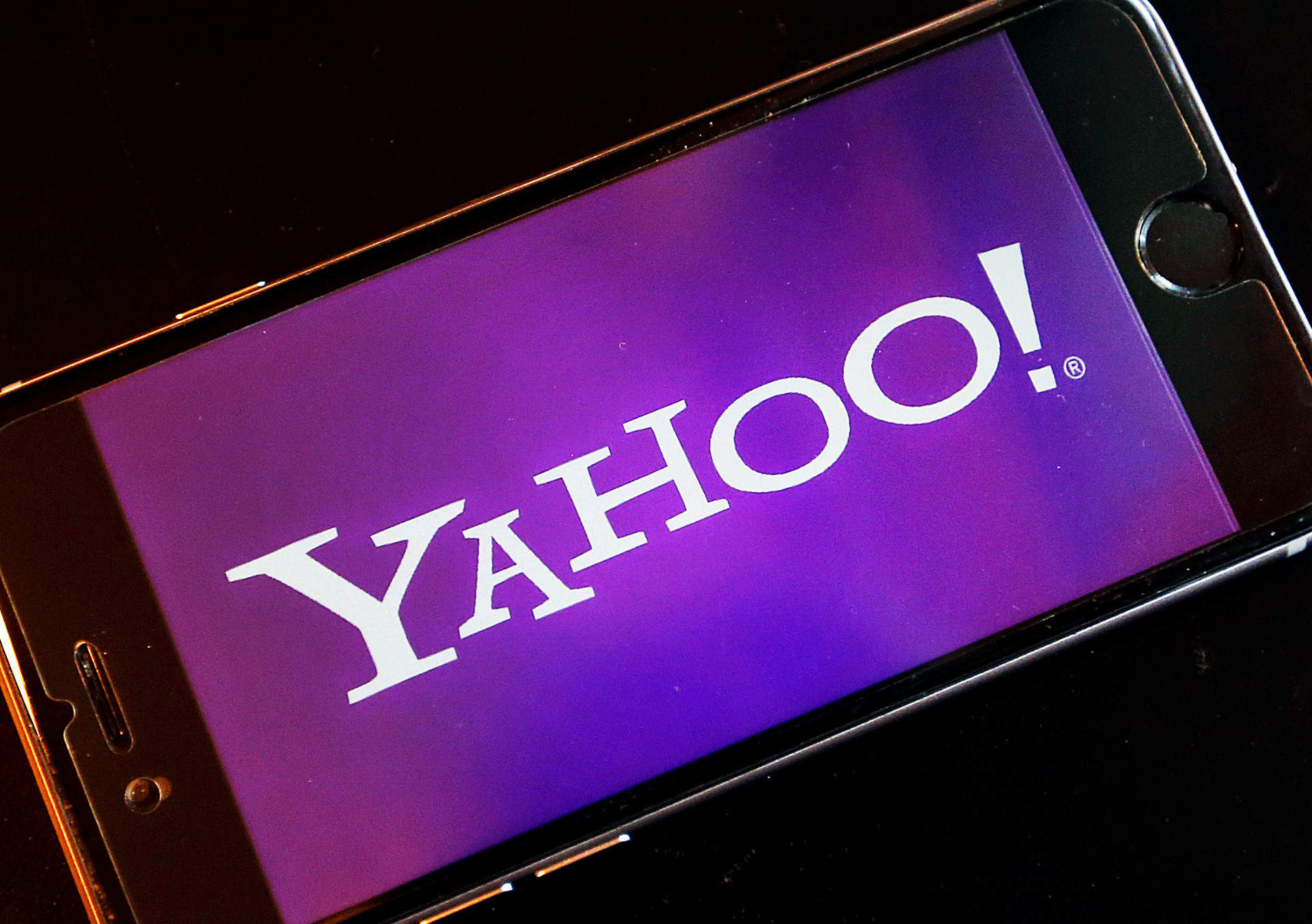 Yahoo odkúpil  za 5-miliárd dolárov Verizon (ilu)