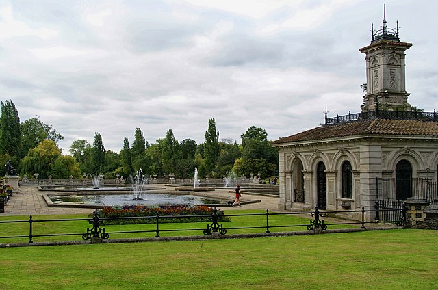 Hyde Park, jeden z najväčších parkov v centre Londýna (ilu)