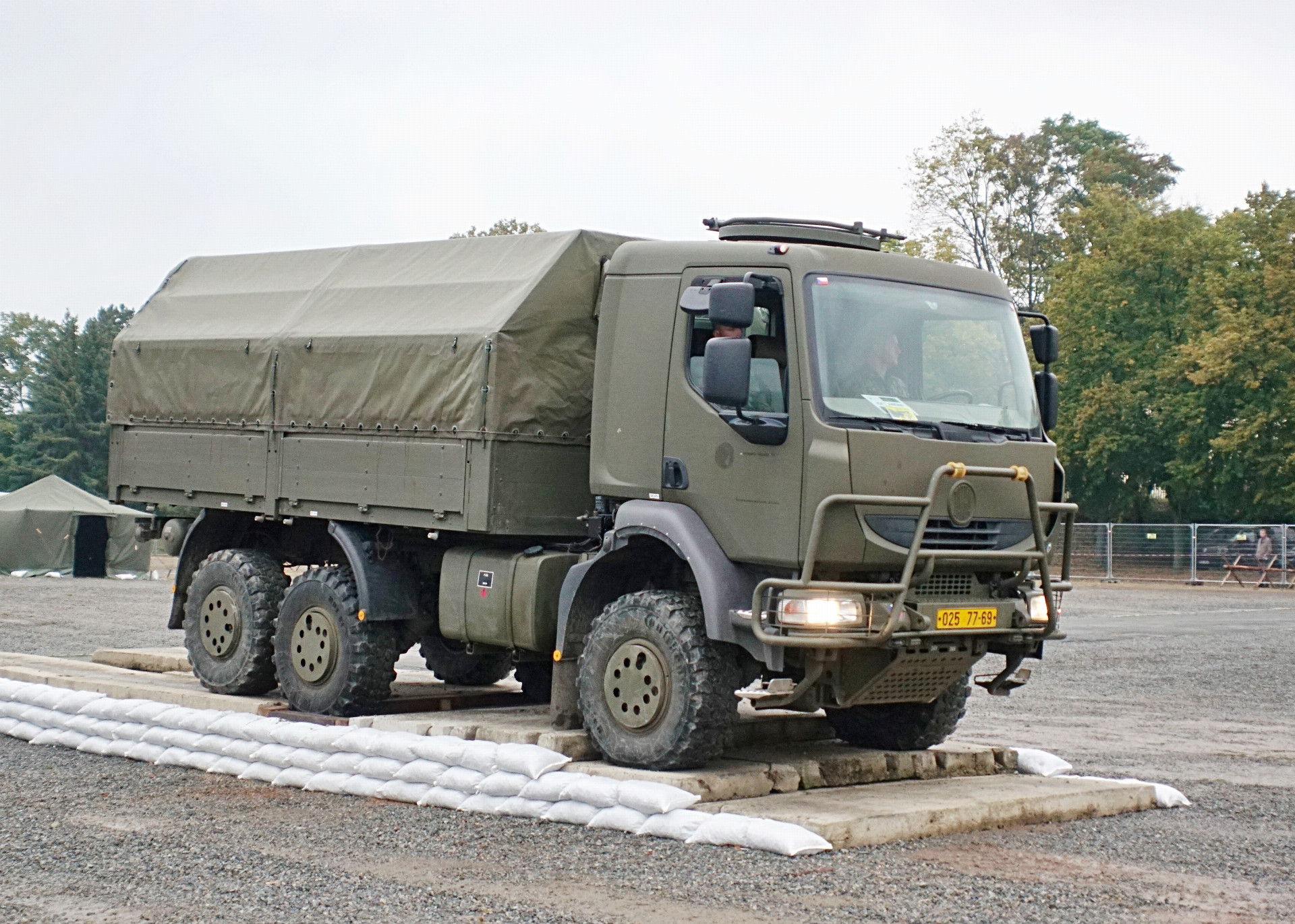 Ministerstvo obrany nemusí hľadať nové vojenské nákladné vozidlá pre OS SR v zahraničí